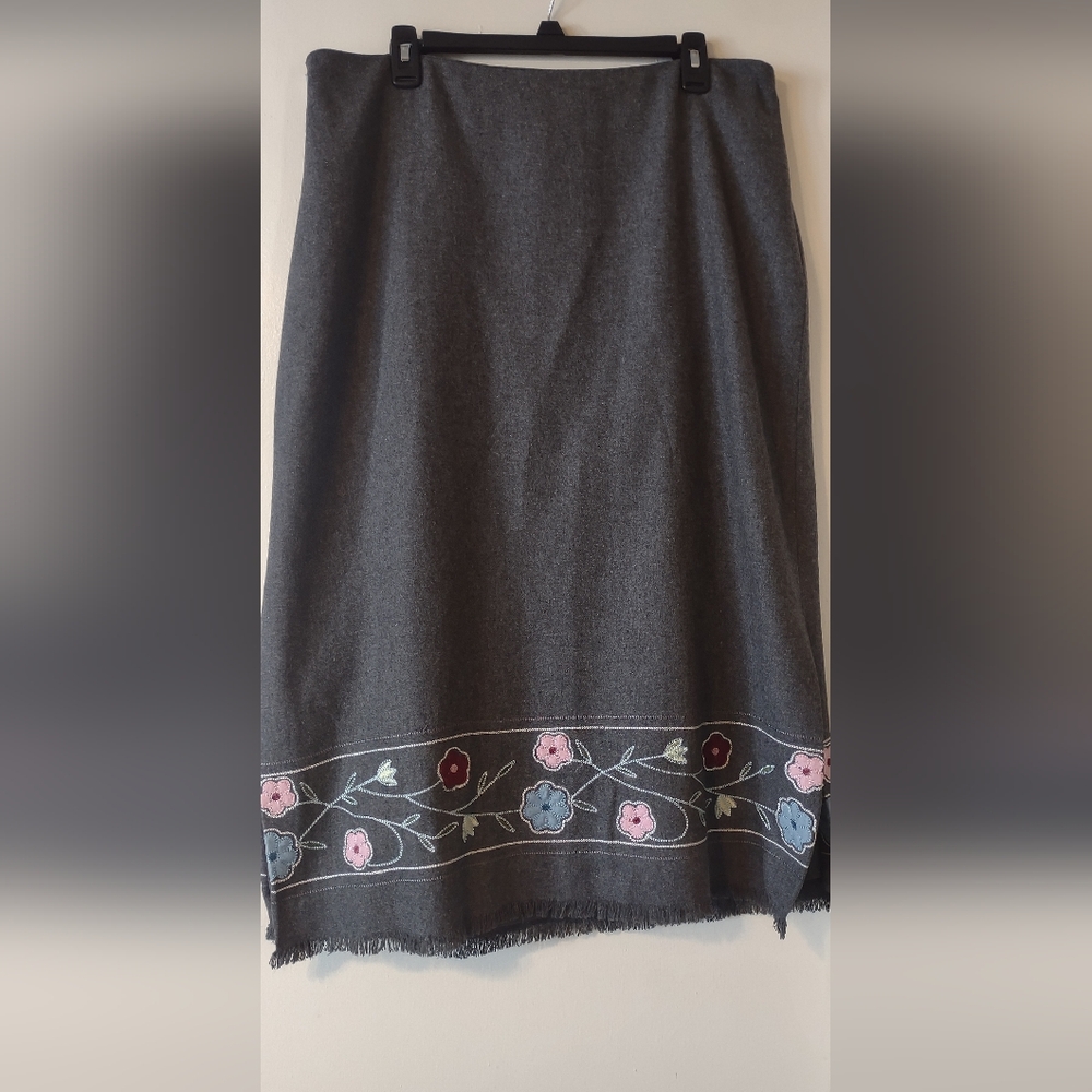 dressbarn Charcoal Wool Blend Skirt with Floral Embroidery 16 W